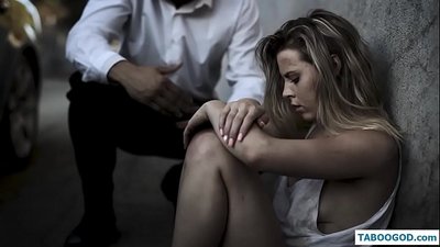 Kinky nga mga istorya: walay puy-anan nga tin-edyer nga babaye